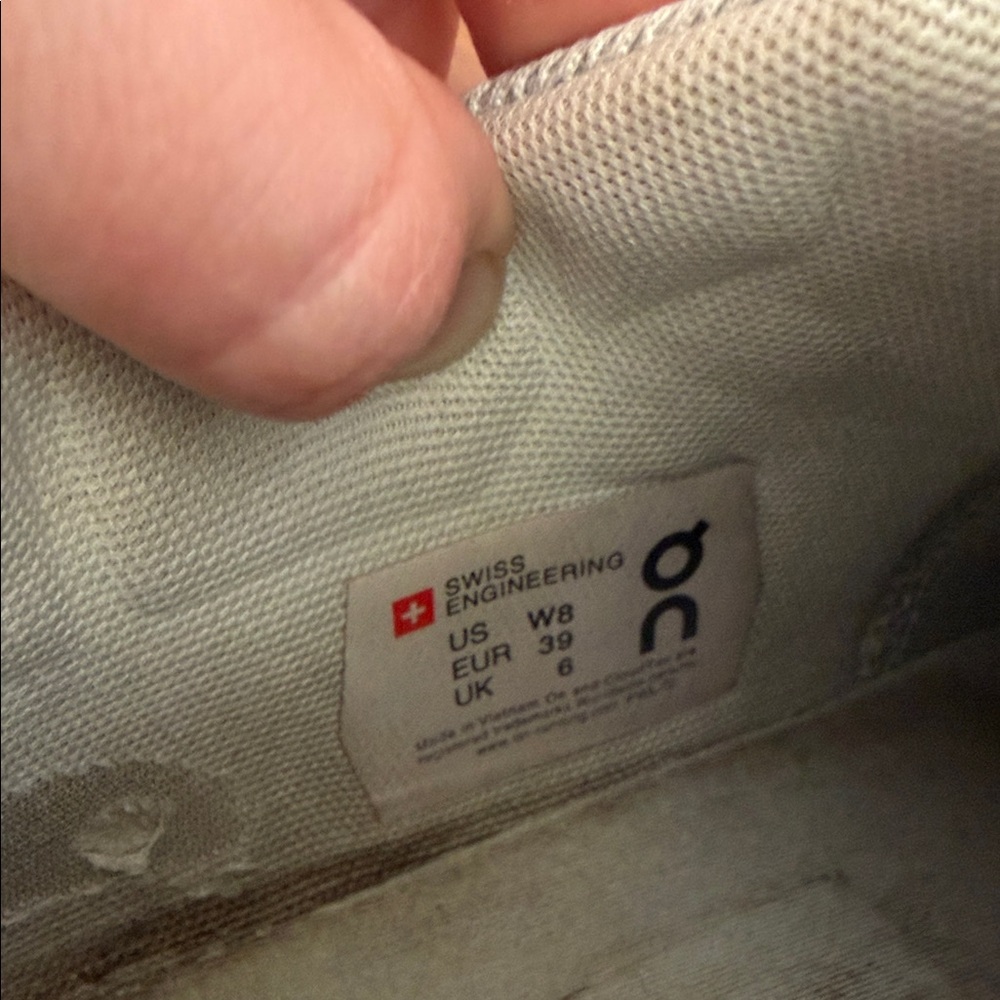 On Cloud The Roger Sneakers - Picture 6 of 6
